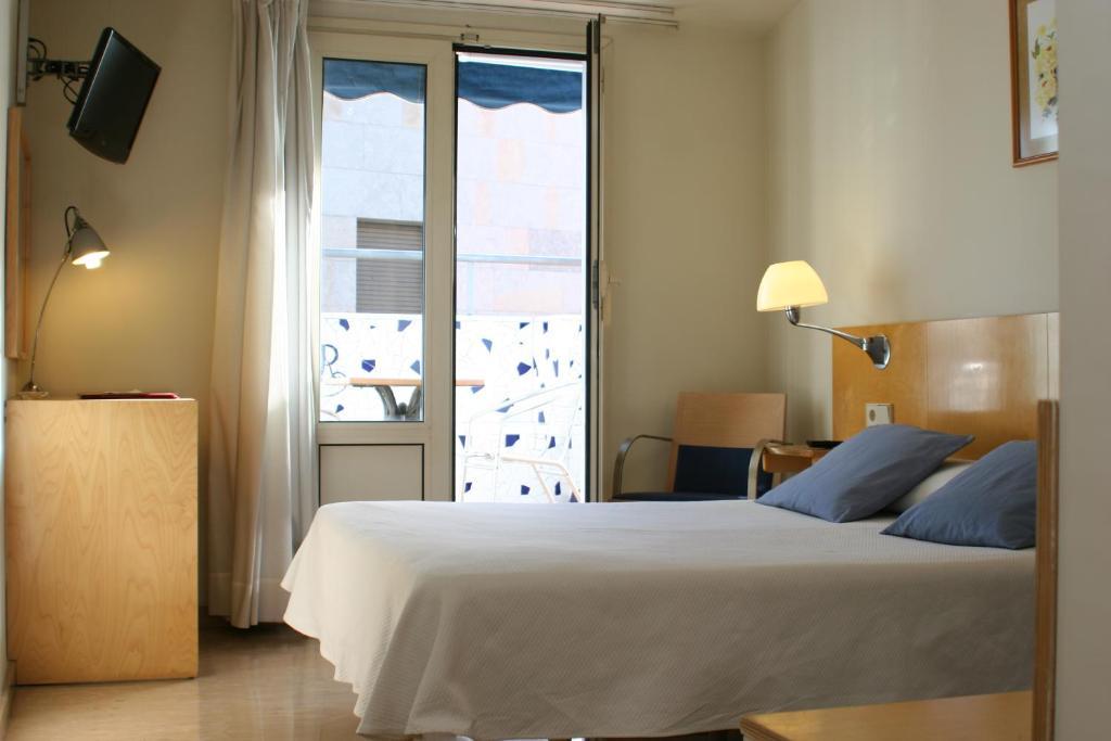 Hotel Rambla Figueres Room photo