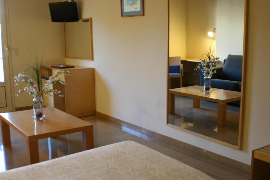 Hotel Rambla Figueres Room photo