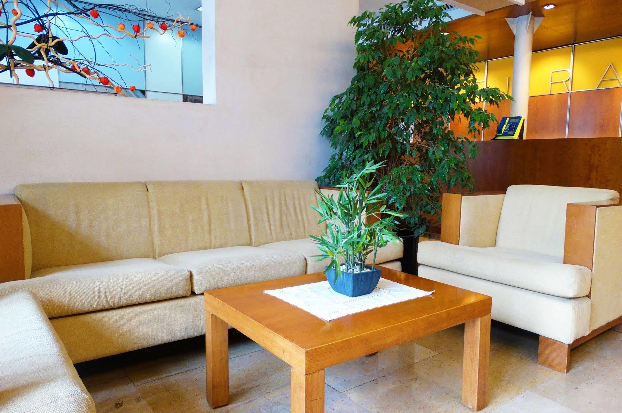 Hotel Rambla Figueres Exterior photo