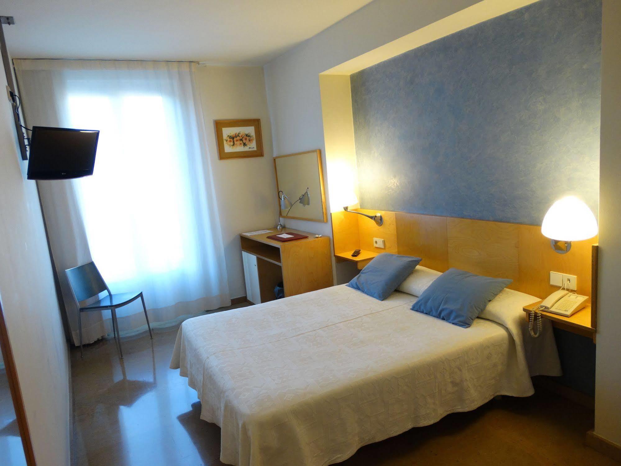 Hotel Rambla Figueres Exterior photo